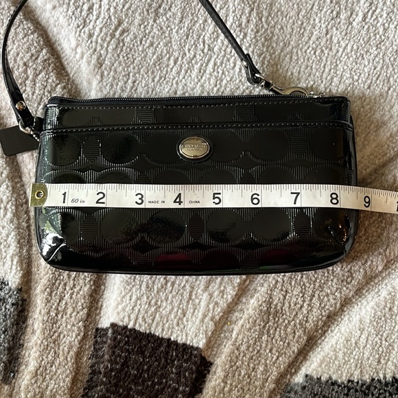 Coach Patent Wristlet EUC - Picture 6 of 8